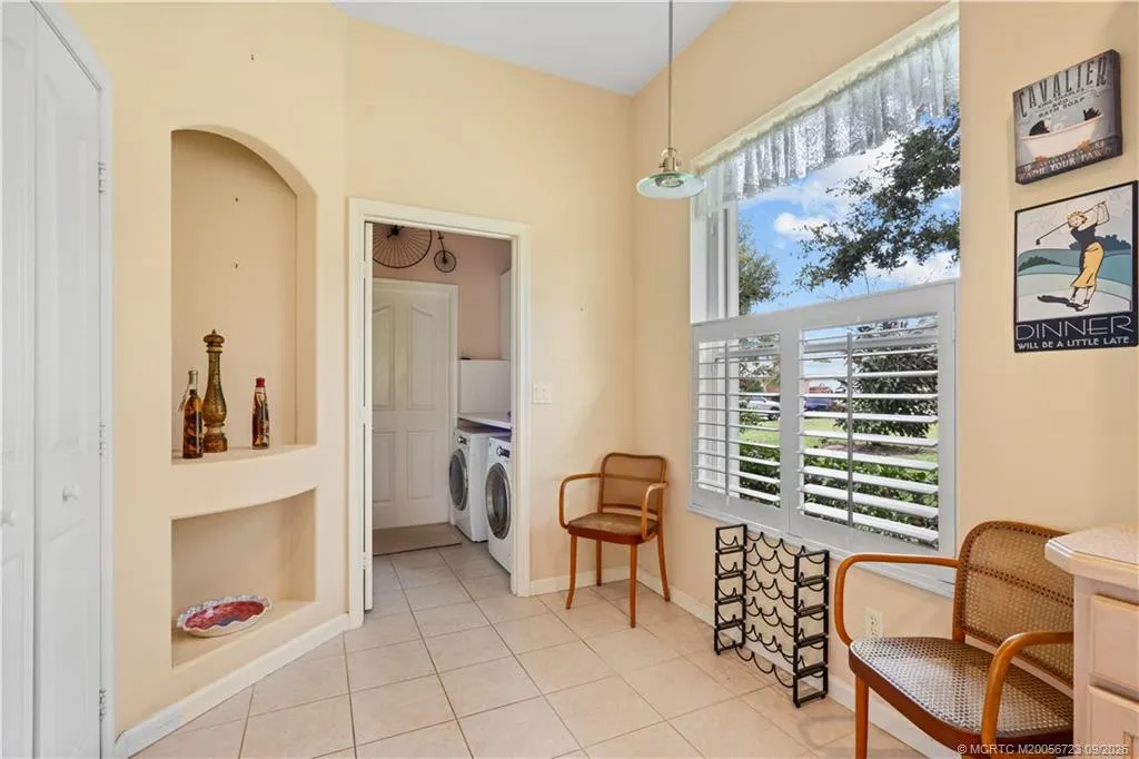 4505 NW Wandering Oak Court