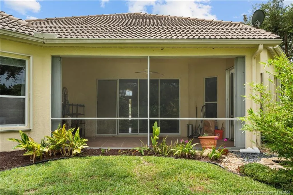 4505 NW Wandering Oak Court