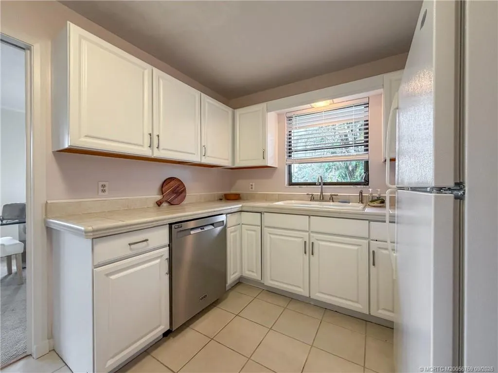 4646 SW Lorne Court