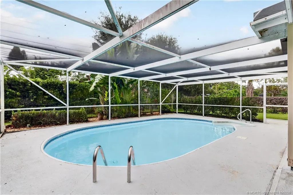 908 SW 36th Terrace