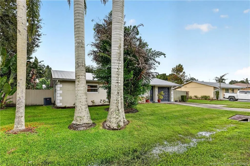 908 SW 36th Terrace