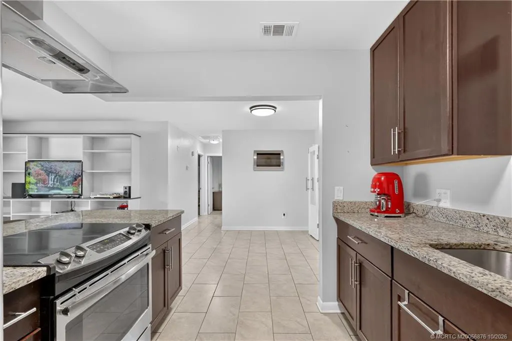 908 SW 36th Terrace