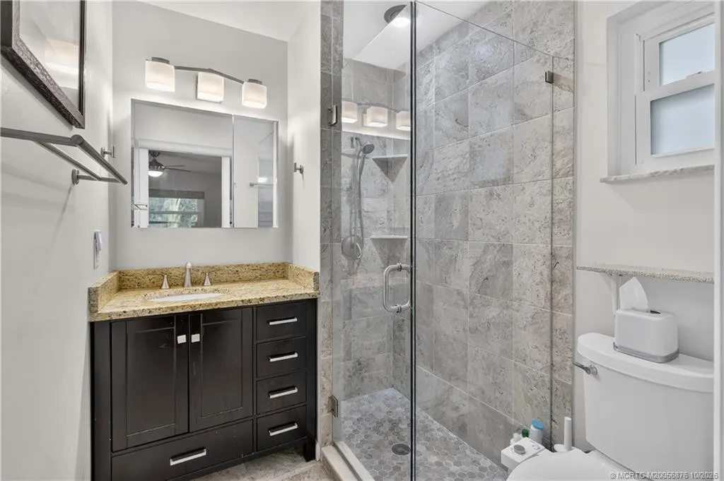 908 SW 36th Terrace