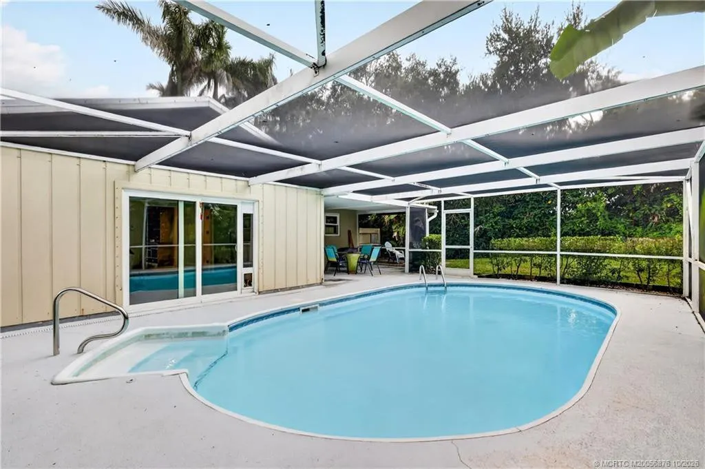 908 SW 36th Terrace