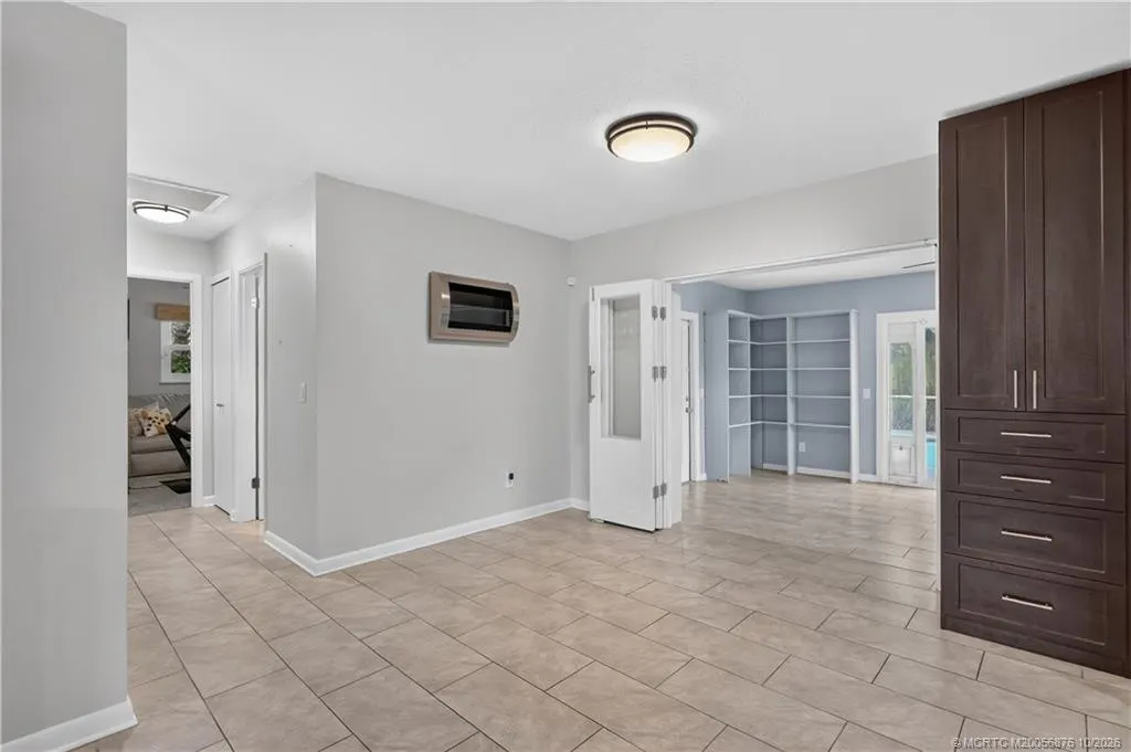 908 SW 36th Terrace