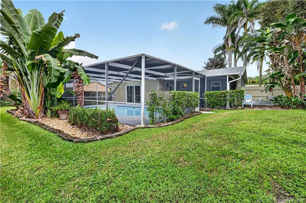 908 SW 36th Terrace