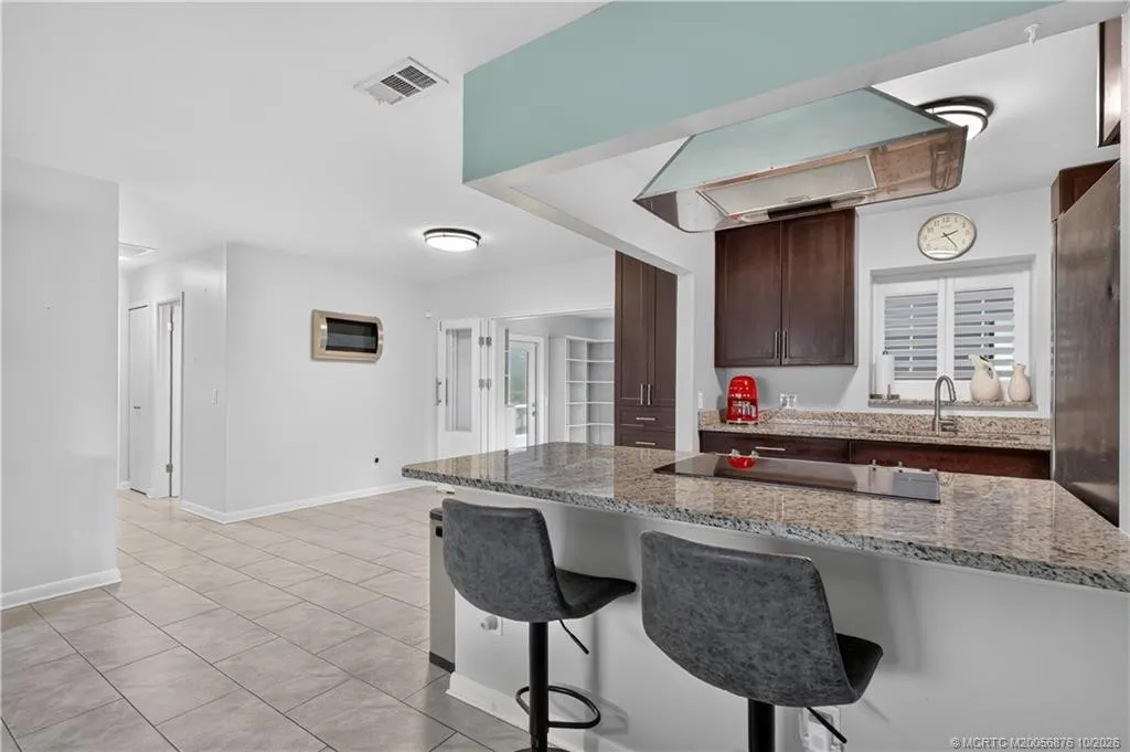 908 SW 36th Terrace