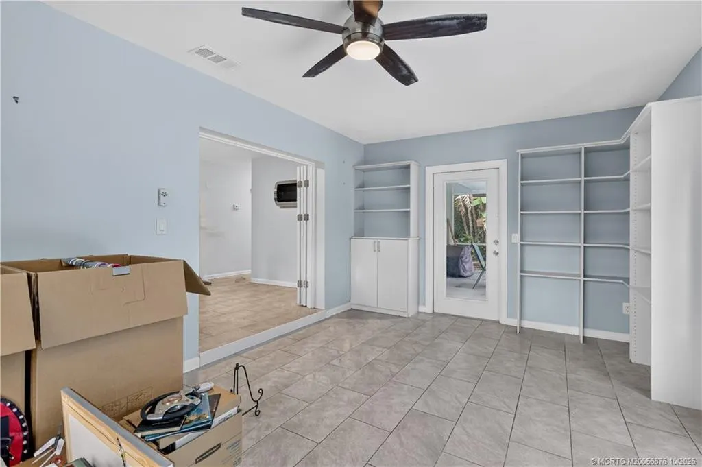 908 SW 36th Terrace