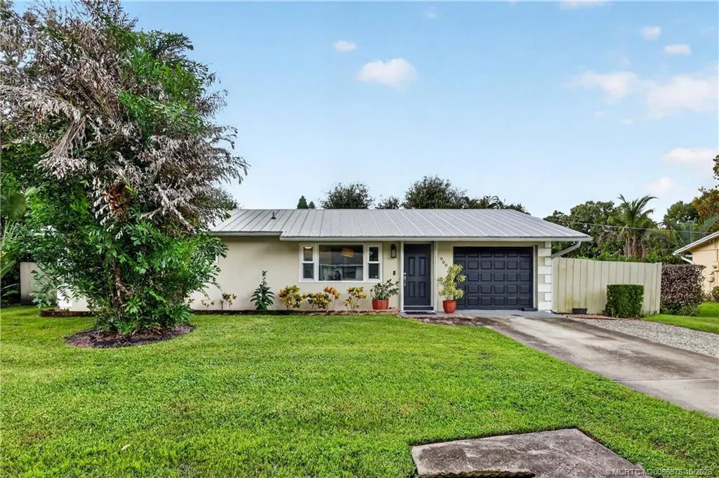 908 SW 36th Terrace