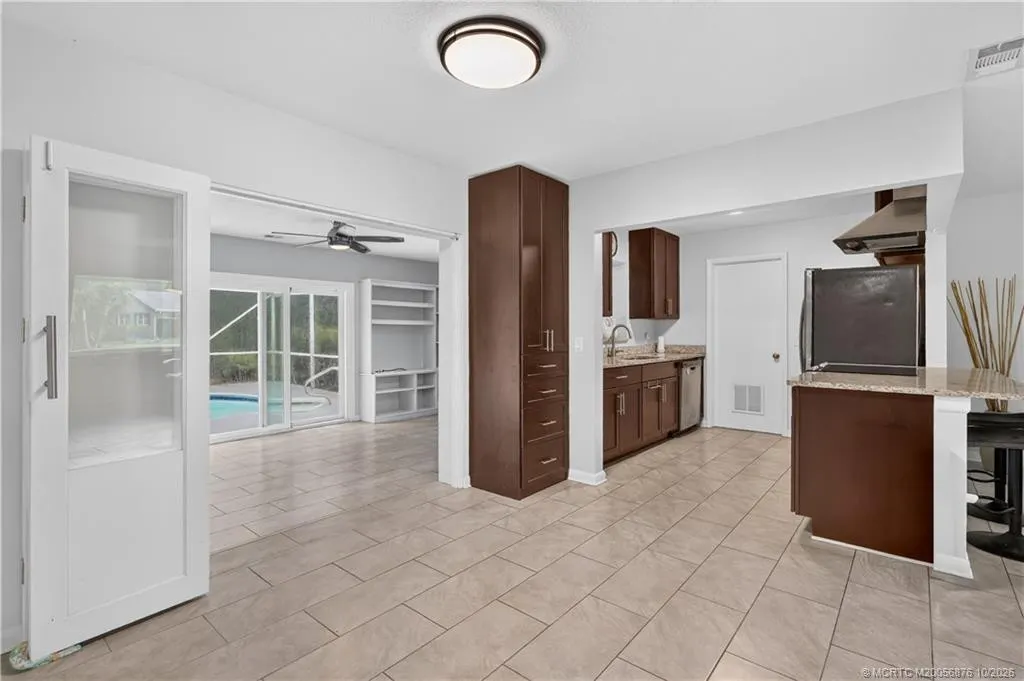 908 SW 36th Terrace