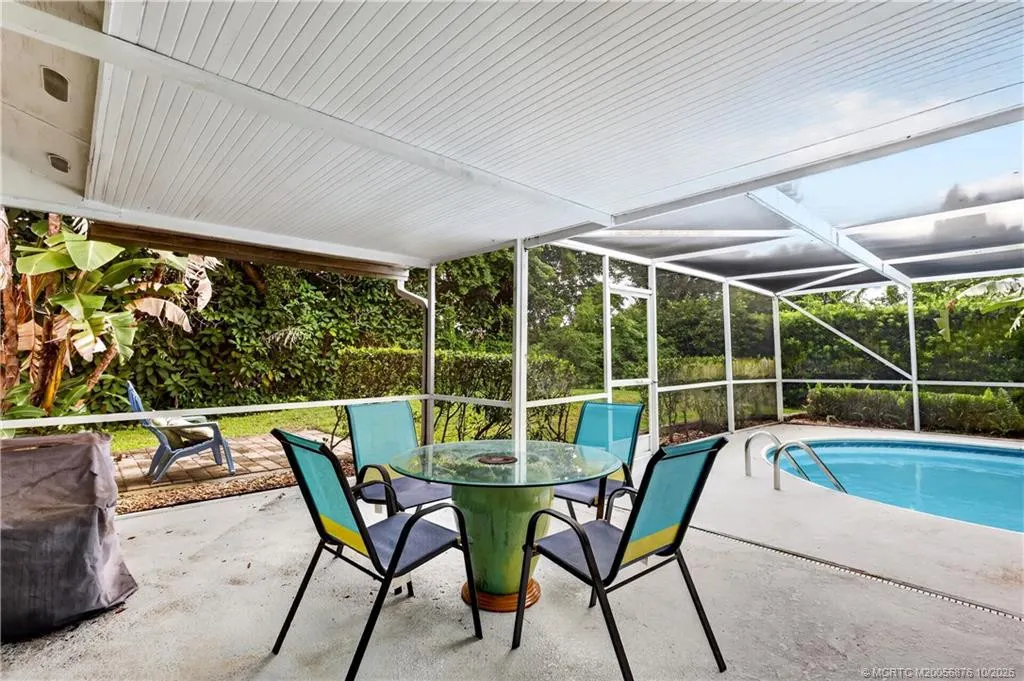 908 SW 36th Terrace