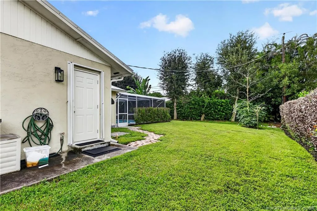 908 SW 36th Terrace