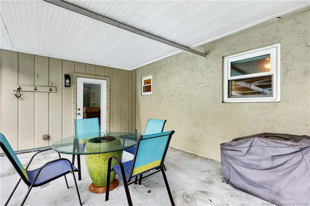 908 SW 36th Terrace