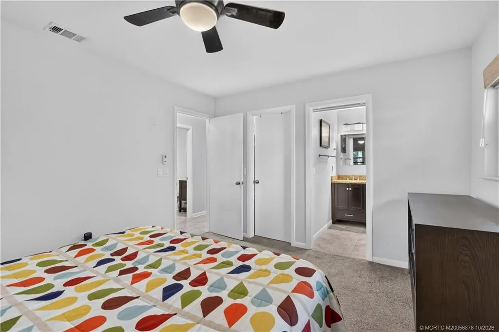 908 SW 36th Terrace