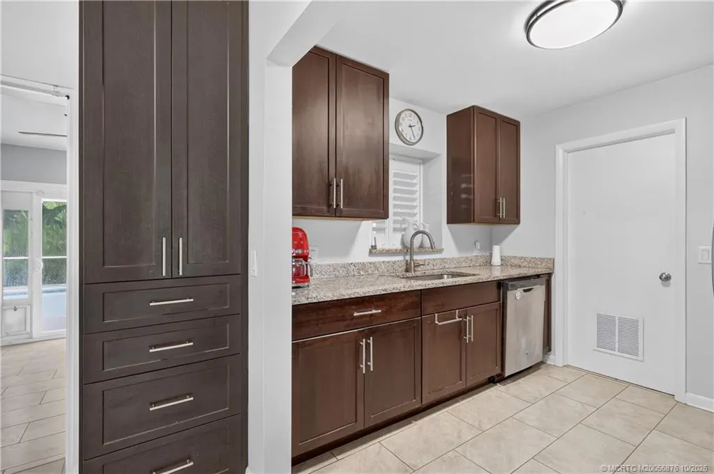908 SW 36th Terrace