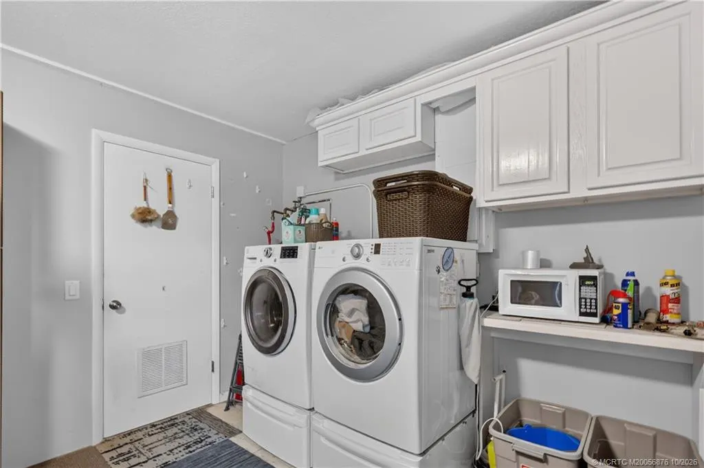 908 SW 36th Terrace