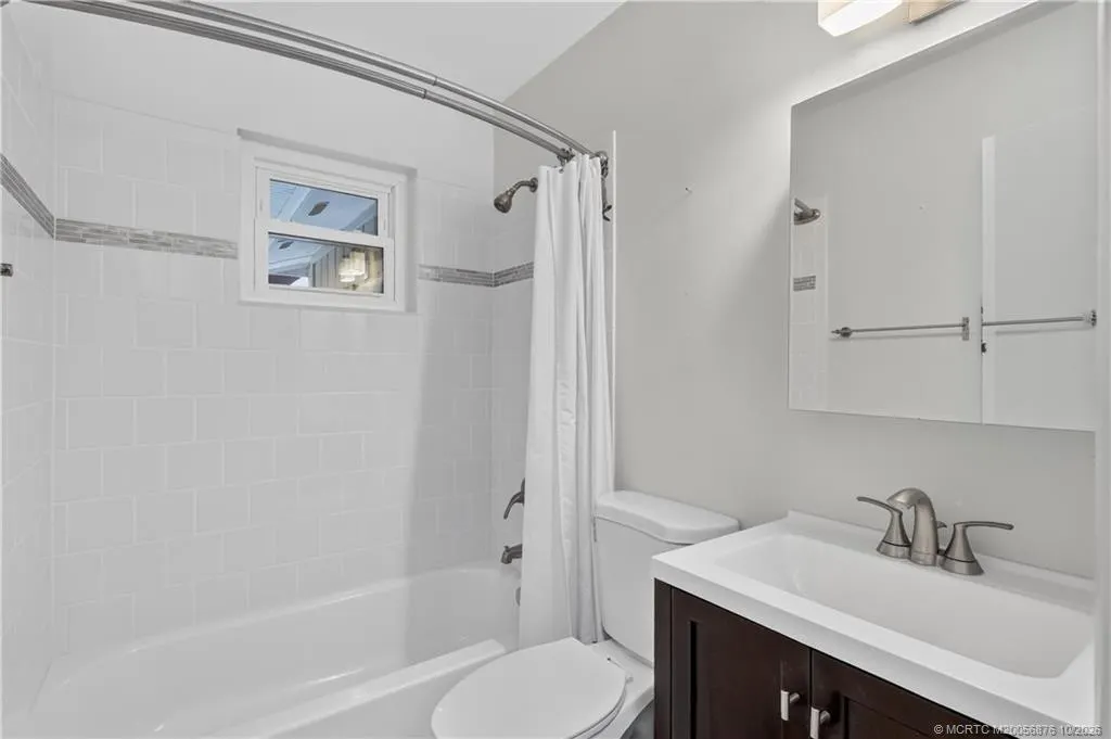 908 SW 36th Terrace
