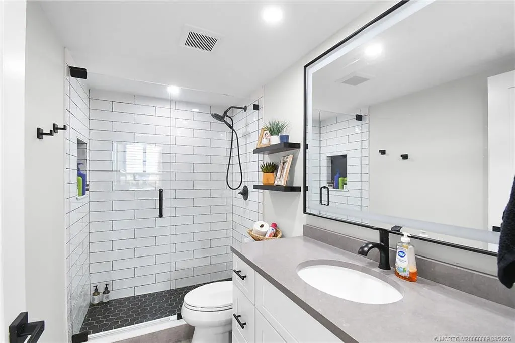 3452 NE Causeway Boulevard #202