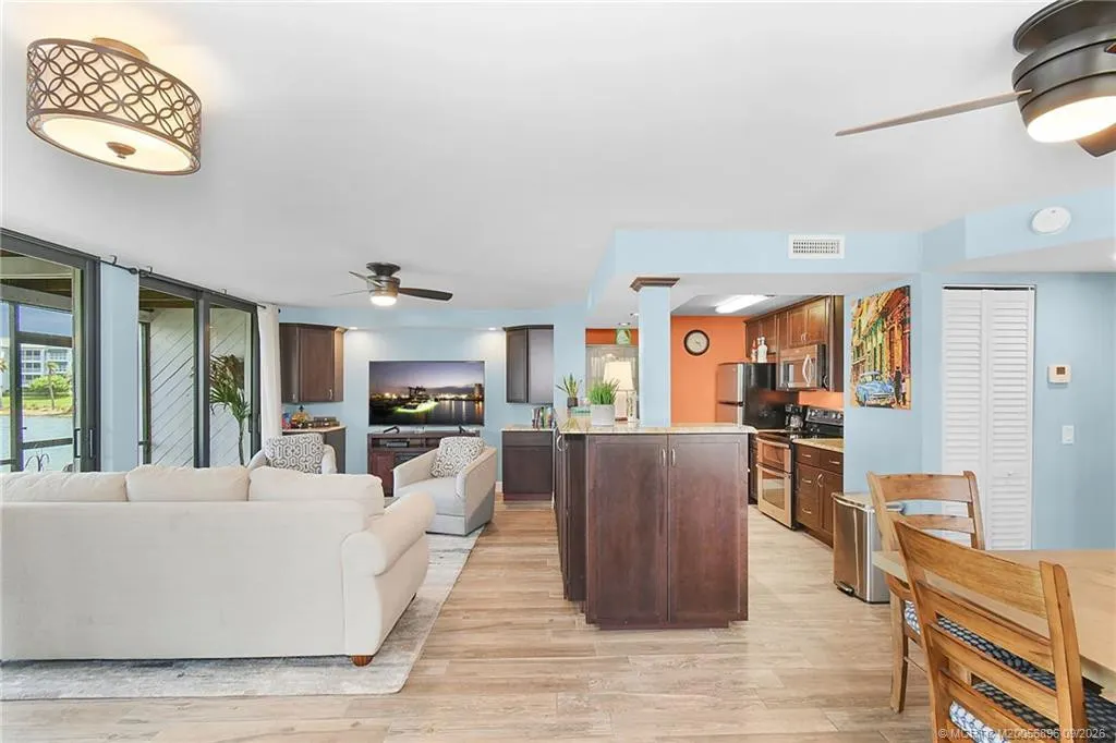 311 NE Golfview Circle
