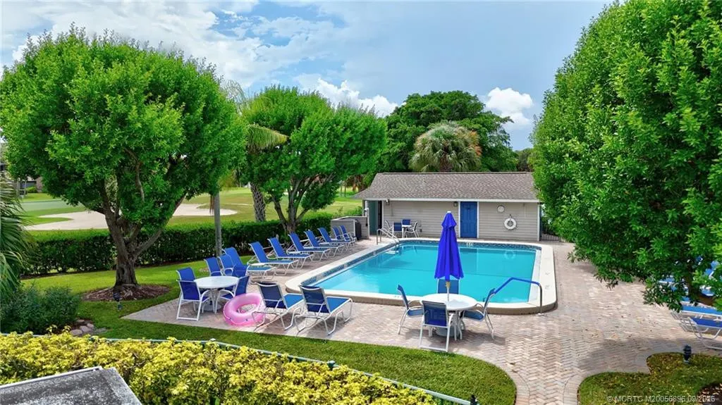311 NE Golfview Circle