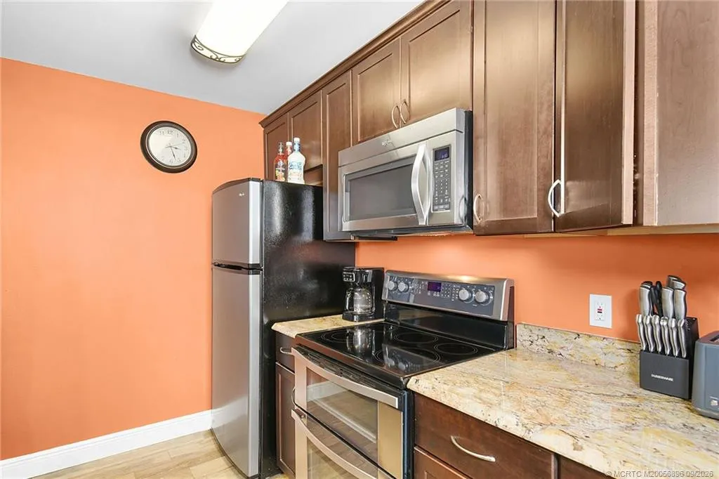 311 NE Golfview Circle