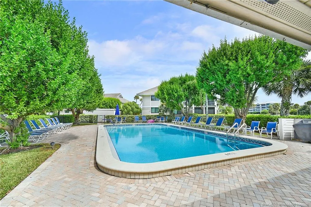 311 NE Golfview Circle