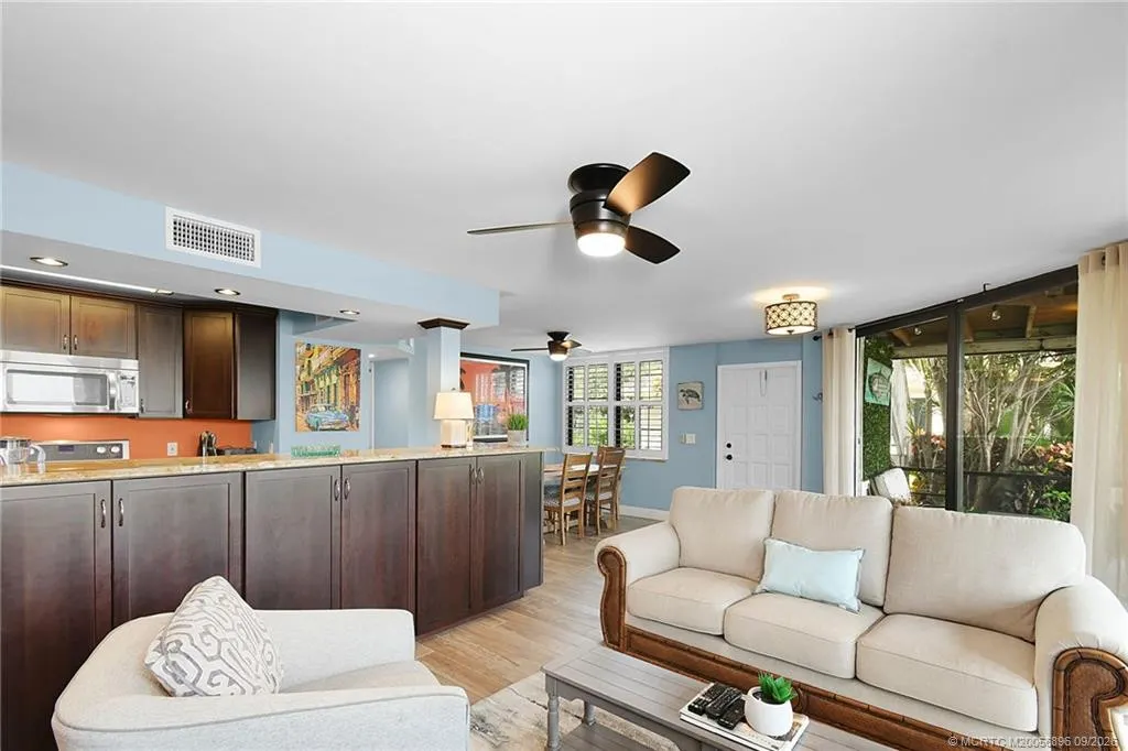 311 NE Golfview Circle