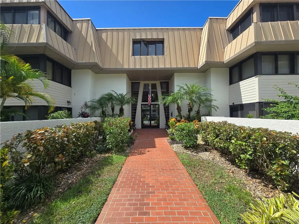 1800 SE Saint Lucie Boulevard #6-304