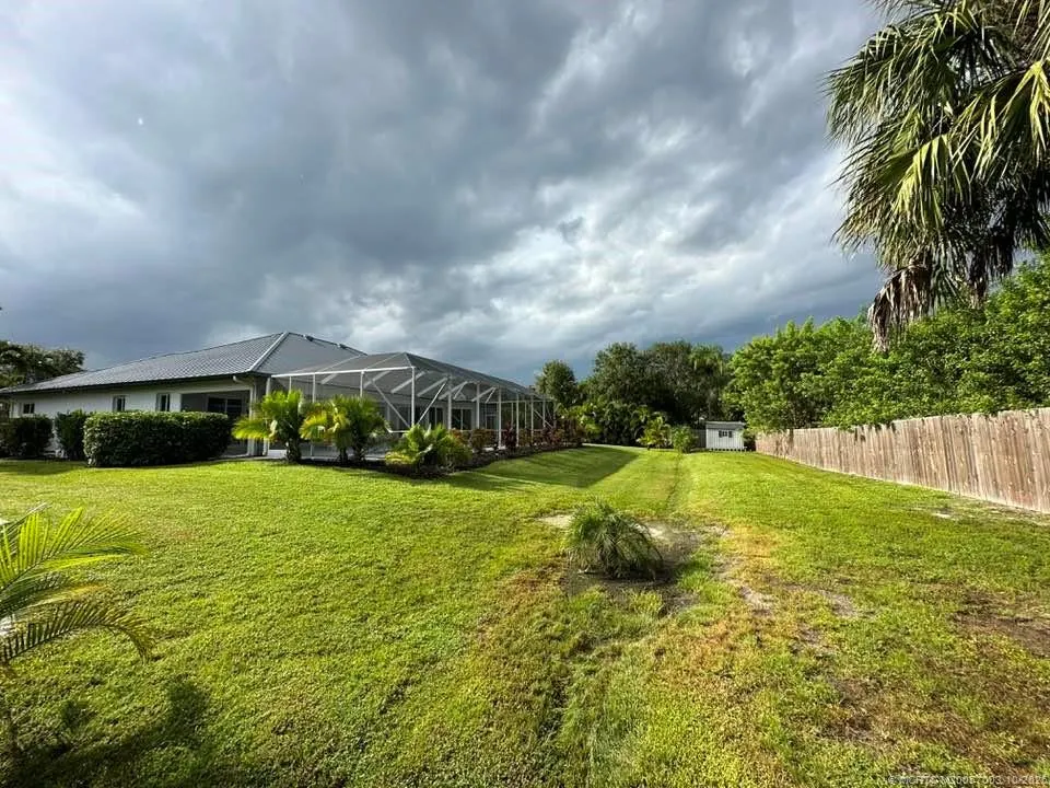 4977 SW Lake Grove Circle