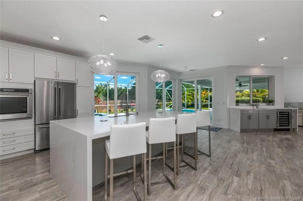 4977 SW Lake Grove Circle