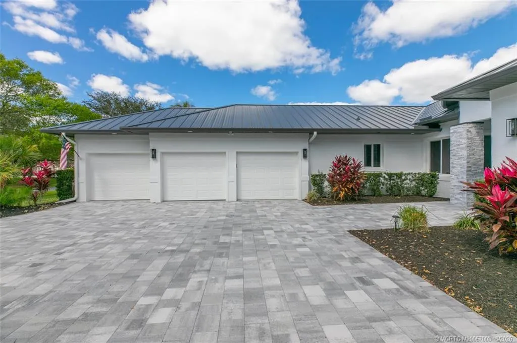 4977 SW Lake Grove Circle