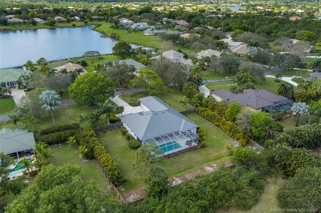 4977 SW Lake Grove Circle
