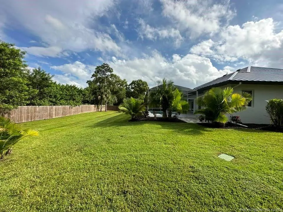 4977 SW Lake Grove Circle