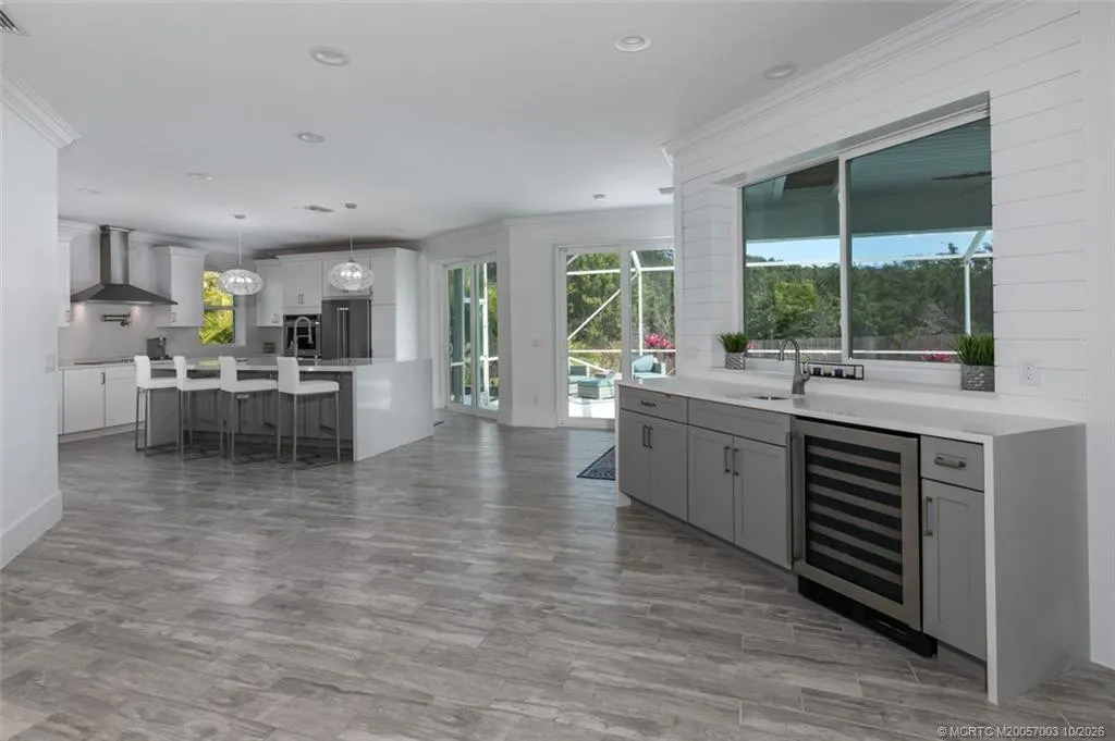 4977 SW Lake Grove Circle