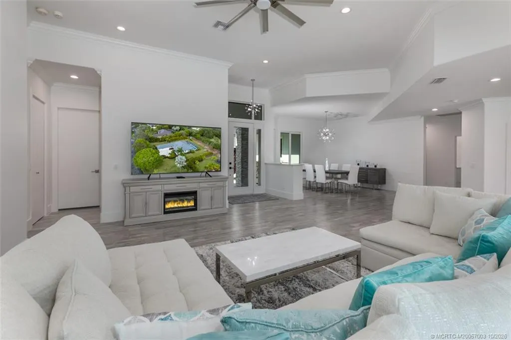 4977 SW Lake Grove Circle