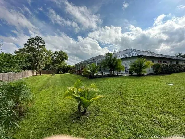 4977 SW Lake Grove Circle