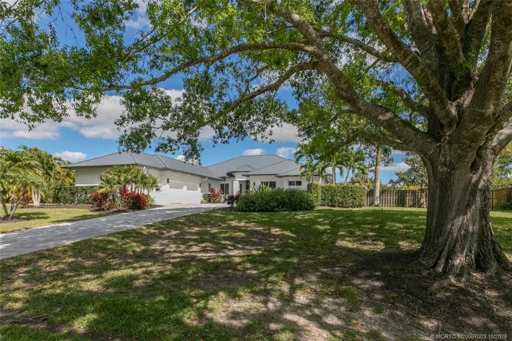 4977 SW Lake Grove Circle