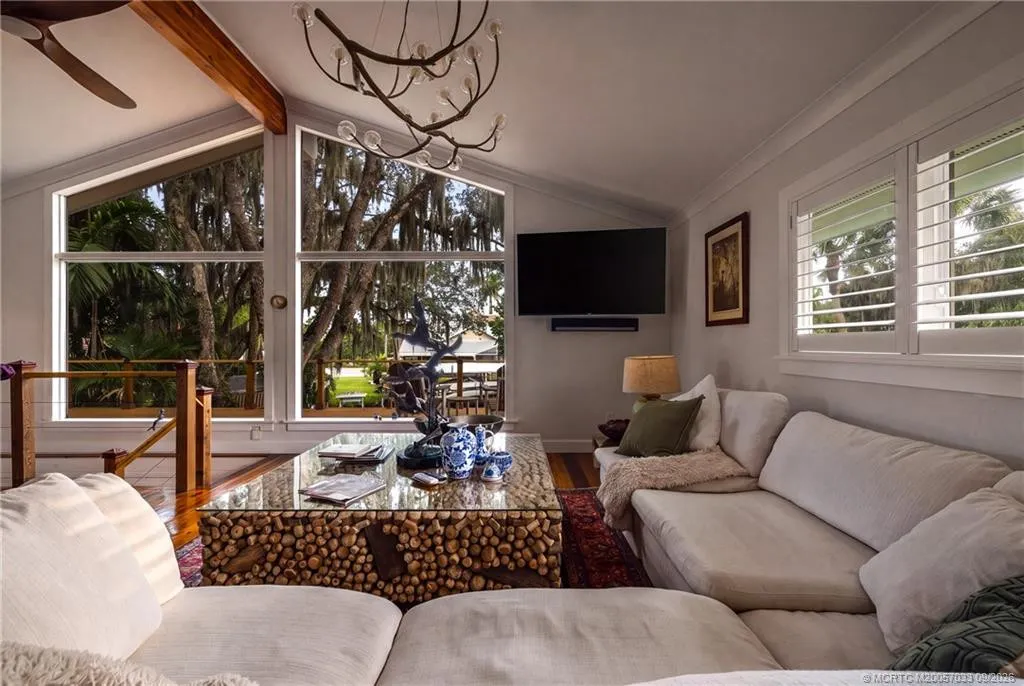615 SW Rustic Circle
