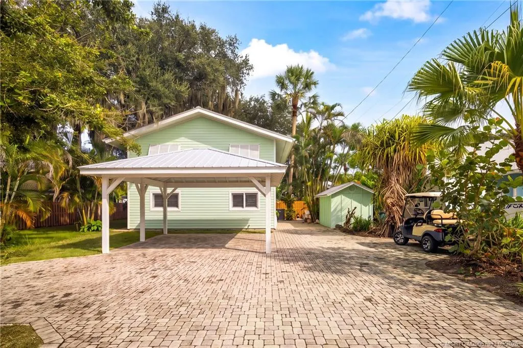 615 SW Rustic Circle