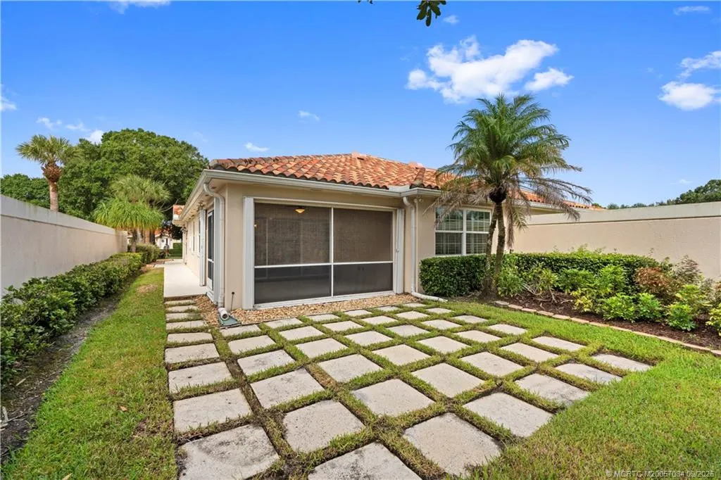 1664 SW Shady Lake Terrace
