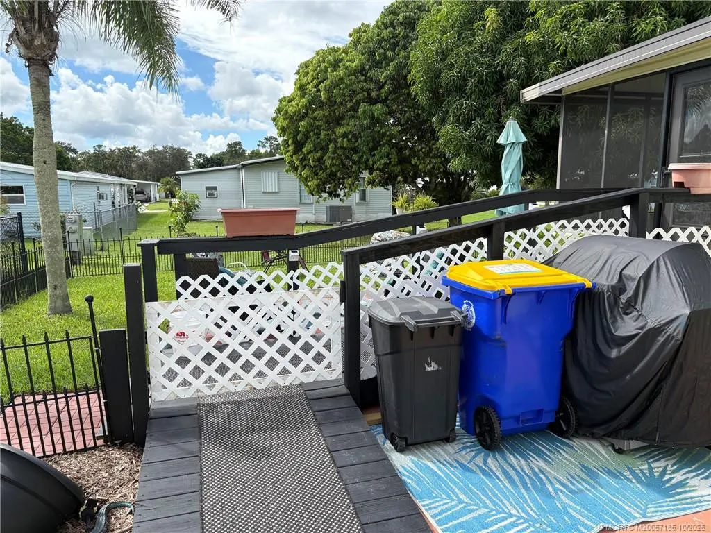 2460 SW Versailles Terrace