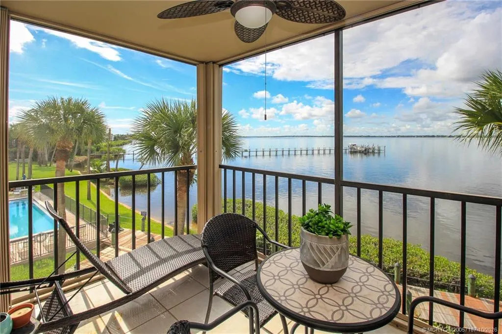 4680 NE Sandpebble Trace #302