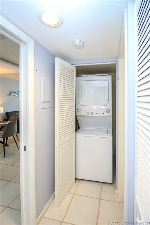 4680 NE Sandpebble Trace #302