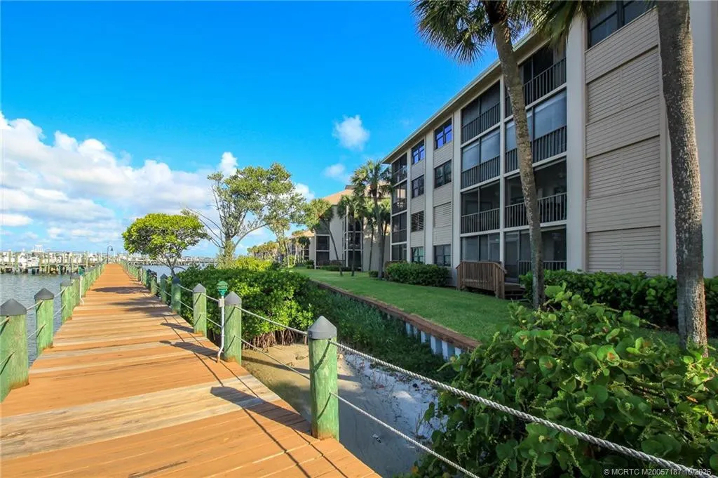 4680 NE Sandpebble Trace #302