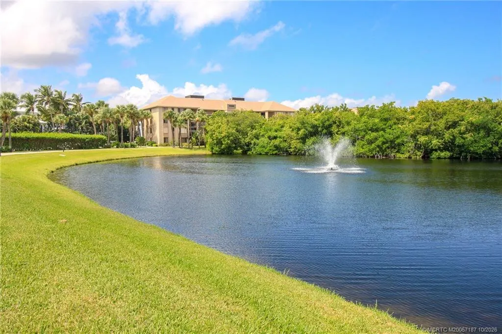 4680 NE Sandpebble Trace #302