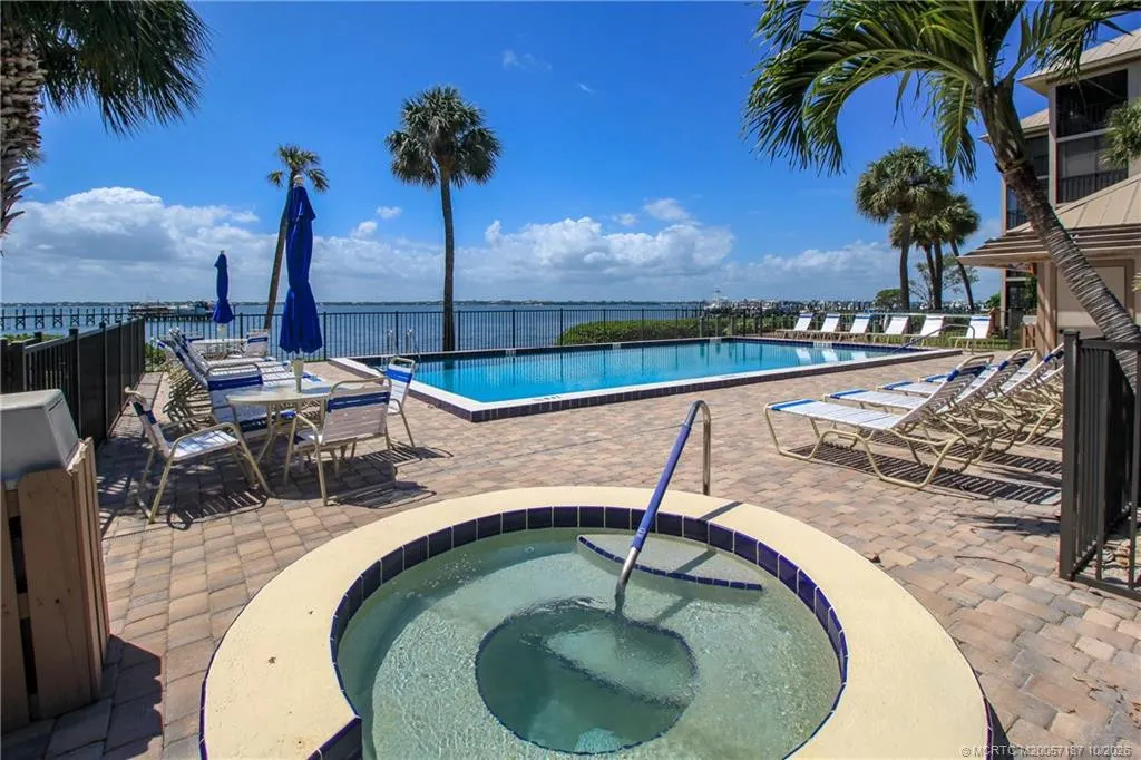 4680 NE Sandpebble Trace #302