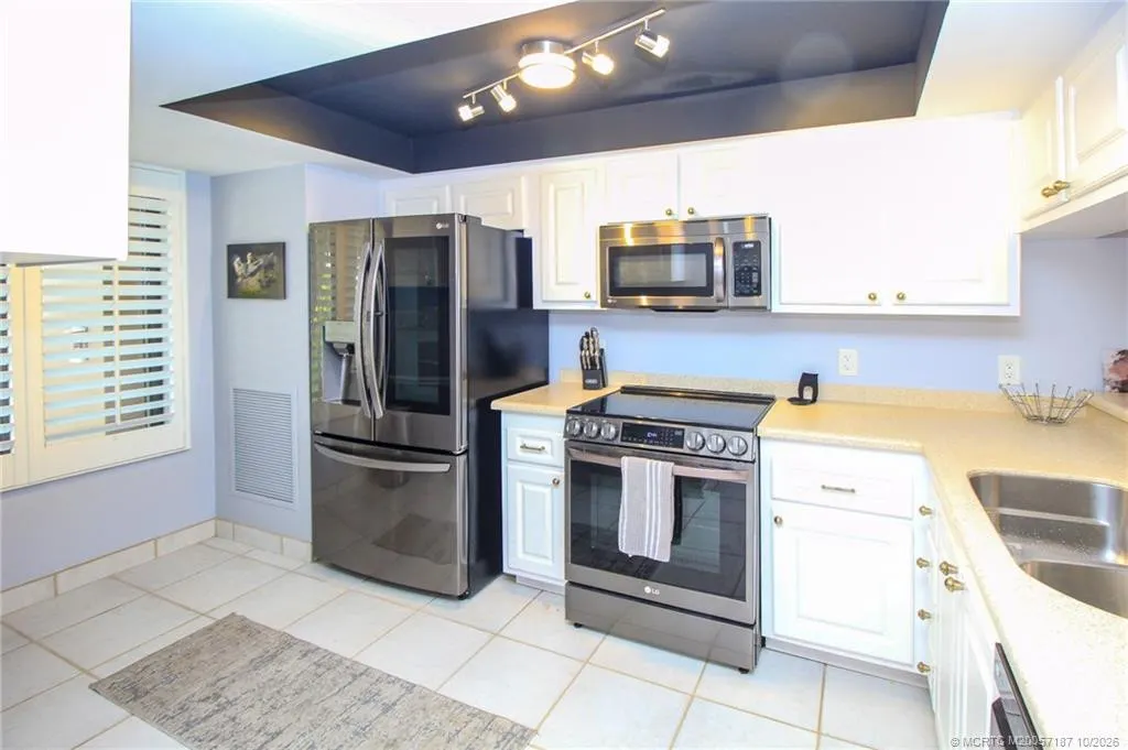 4680 NE Sandpebble Trace #302