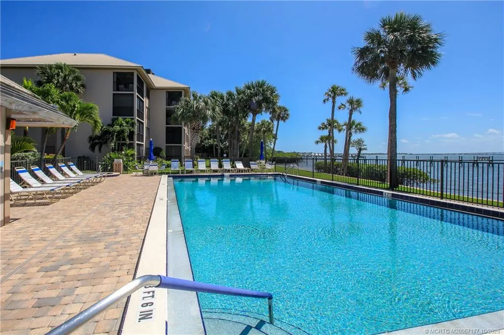 4680 NE Sandpebble Trace #302