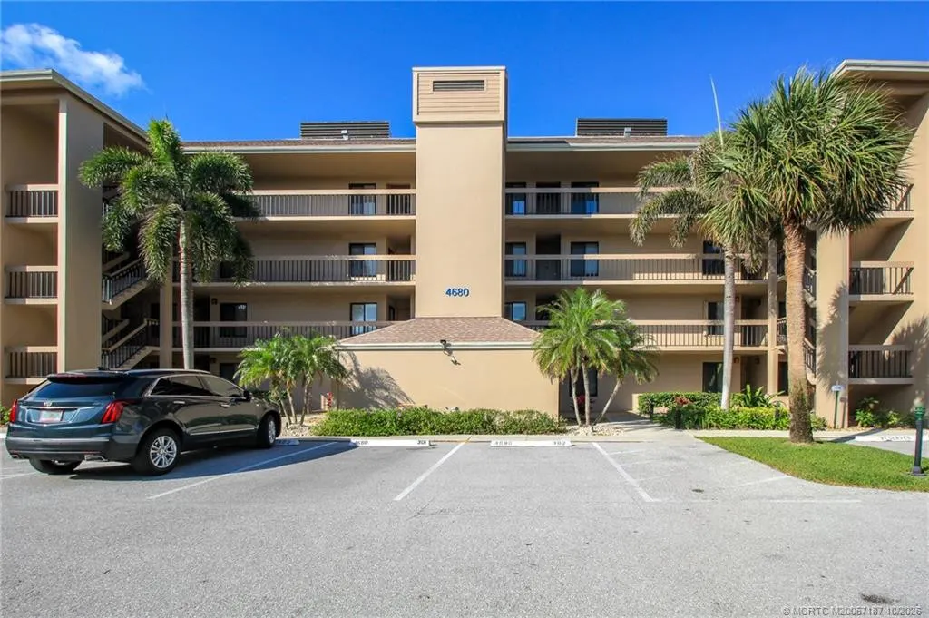 4680 NE Sandpebble Trace #302