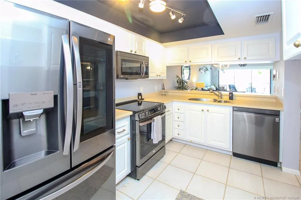 4680 NE Sandpebble Trace #302